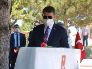 Zafer Bayram’ında şehitlik unutulmadı