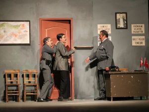 Bodrum Belediyesi Şehir Tiyatrosu, sağlık çalışanları için sahnedeydi