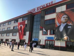 MER Koleji İstiklal Marşıyla yeni eğitim öğretim yılına başladı