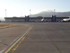 Korona virüs hastası uçağa bindi, 13 kişi karantinaya alındı