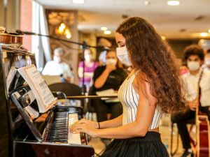 Kızılçullu gençlerinden 30 Ağustos resitali