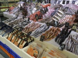 Av sezonu başladı, zincir marketlerde reyonlar balık doldu