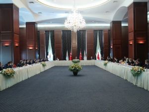 Cumhurbaşkanı Erdoğan AK Parti’ye yeni katılan 31 belediye başkanı ile görüştü