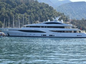 Bu yatın haftalık kirası 10 katlı apartman parası