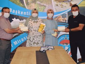 Gençlik ve Spor Bakanlığı’ndan Emetli gençlere kitap hediyesi