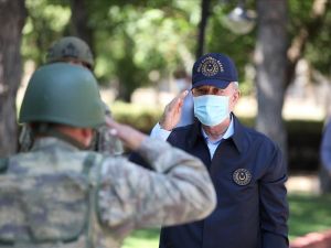 Bakan Akar ve TSK komuta kademesinden komandolara ziyaret