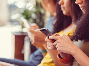 Günlük ortalama 4 saatimiz mobil internet kullanarak geçiyor