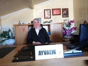 Ayvalık AK Parti’de Kadın Kolları Başkanı Ekşi görevinden istifa etti