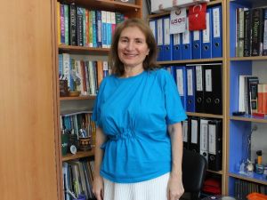 Prof. Dr. Açık: “Benim idealim zeki çocuklara yol gösterebilmek, yardım etmek. Çocuklarımıza bilimi sevdirmek ve bilim adamı olabilmelerini sağlamak”