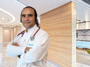 Kalp hastaları ilaçlarını aksatmamalı; ancak sıvı kaybına karşı su tüketimini artırmalı