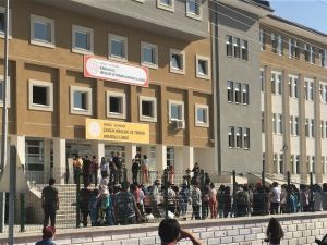 Denizli’de korona virüs tedbirleri altında bursluluk sınavı yapıldı