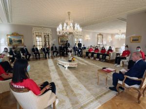 Cumhurbaşkanı Erdoğan, Türkiye 19 Yaş Altı Kız Voleybol Milli Takımı’nı kabul etti