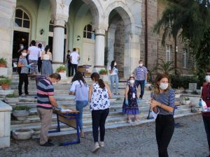 İzmir’de KPSS korona virüs tedbirleriyle başladı