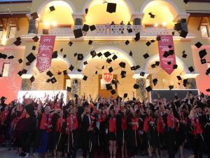 Pandemi yurt dışı eğitim fırsatını engellemiyor