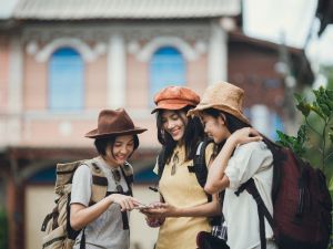 Yabancı turiste teknolojik asistan