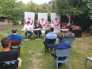 Artan korona virüs nedeniyle partiler kongrelerini açık havada yapmaya başladı