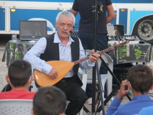 Ünlü sanatçı Ali Osman Erbaşı, artık bestelerini Sonsuz Şükran köyünde yapıyor