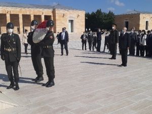 CHP, 97. kuruluş yıl dönümünde Anıtkabir’i ziyaret etti