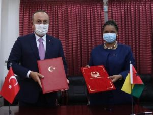 Çavuşoğlu, Gine Bissau Dışişleri Bakanı Barbosa ile bir araya geldi