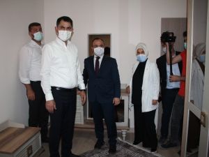 Bakan Kurum, 10 gün sonra hak sahiplerine verilecek konutları inceledi