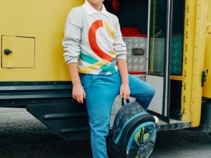 Okul alışverişi için kıyafetler ve çantalar raflarda yerini aldı