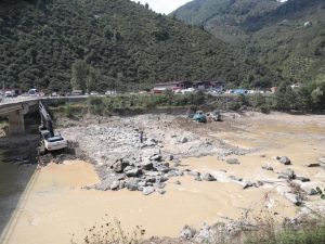Bakan Soylu, Giresun’daki sel felaketinde kaybolan 4 kişiyi arama kurtarma çalışmalarında incelemelerde bulundu