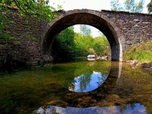 Tarihi köprünün çevresi güzelleşti