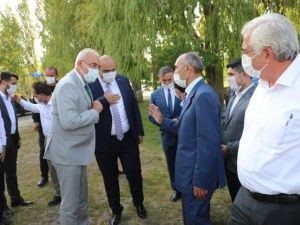 Ak Parti Aziziye Kongresi’nde belediye hizmetleri takdir gördü