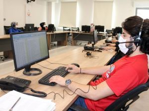 Kovid Çağrı Merkezi evde tedavi olan hastaları kontrol ediyor