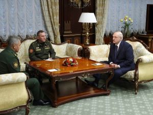 Lukaşenko: "Putin’den yeni silahlar istedim"