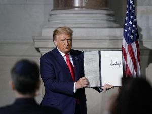Trump’ın İran ile silah ticareti yapanlara yaptırım planladığı iddiası