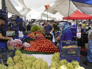 Semt pazarlarında sebze meyve fiyatları düştü