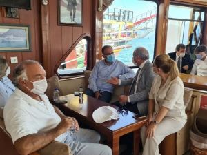 Bakan Kasapoğlu teknede kahve içti, yenilenen Marmaris Şehir Stadyumu’nu gezdi
