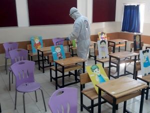 Büyükşehir okulları dezenfekte ediyor