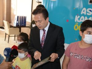 “Askıda Tablet” projesiyle ihtiyaç sahibi öğrenciler tabletlerine kavuşuyor