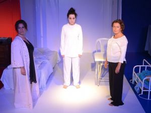 Üç kadın hikayesi, Kuşadası Belediye tiyatrosu tarafından sahneye kondu