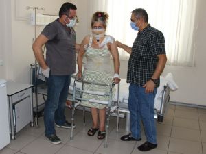 Kazadan sonra ilk adımlarını mutluluk gözyaşlarıyla attı