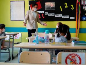 İzmir İl Milli Eğitim Müdürü Yahşi: "Gönül rahatlığıyla evlatlarınızı okula gönderebilirsiniz"