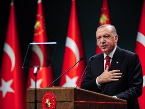 Cumhurbaşkanı Erdoğan: “BM tarihinde ilk defa ülkemizden bir isim, uzun yıllar Meclis’te milletvekilimiz olarak görev yapan Volkan Bozkır, Genel Kurul başkanı olarak görev yapacak. BM Genel Kurulun öncelikli gündemi salgın o