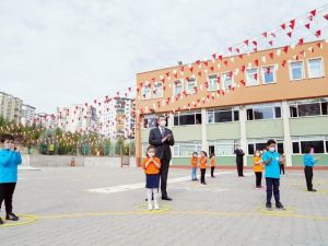 Bakan Selçuk’tan öğretmenlere ve öğrencilere tebrik mesajı