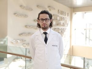 ’’Orta ve ağır seyreden koronavirüs enfeksiyonunda kalp krizi ve buna bağlı göğüs ağrıları görülebiliyor’’