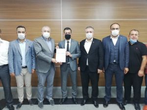 İl Başkanlığı’na seçilen Cahit Çıkmaz mazbatasını aldı
