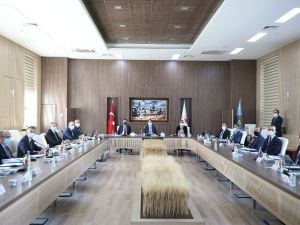 Bakanlar Albayrak, Pekcan ve Pakdemirli ’Gıda İzleme Komitesi’ toplantısında bir araya geldi