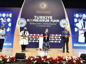 Bakan Selçuk: “Son 10 yılda kadın girişimcilere geleneksel ve modern sektörlerde yüzde 20 daha fazla hibe verdiğimizi görmekteyiz”