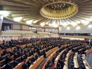 Tayland parlamentosu Anayasa değişikliği kararını Kasım’a erteledi