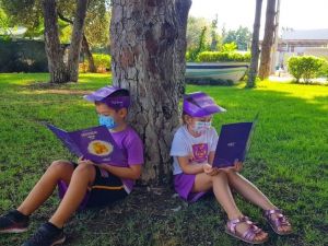 Öğrencilerin açık hava kütüphanesi