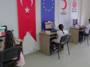 Türk Kızılay, EBA destek noktaları ile öğrencilerin uzaktan eğitimine yardımcı oluyor