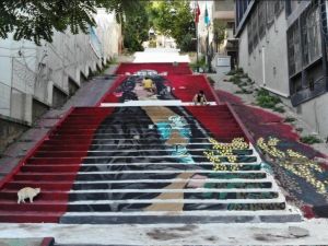 Beyoğlu’nun kullanılmayan merdivenleri sanatla buluştu
