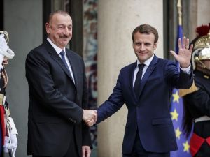 Aliyev ve Macron Azerbaycan-Ermenistan arasındaki durumu görüştü