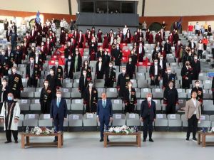 Sosyal mesafeli mezuniyet töreni